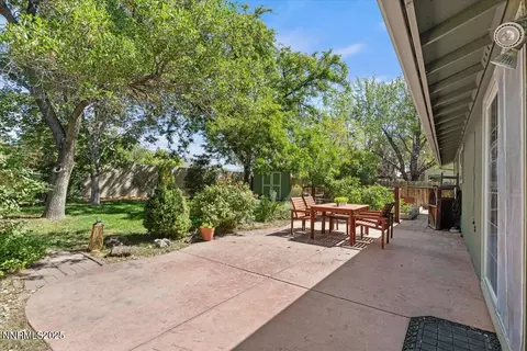 Exterior - 3040 Chavez Dr, Reno, NV 89502 photo 2 of 10