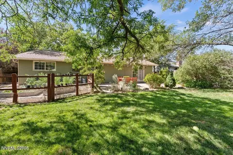 Exterior - 3040 Chavez Dr, Reno, NV 89502 photo 6 of 10