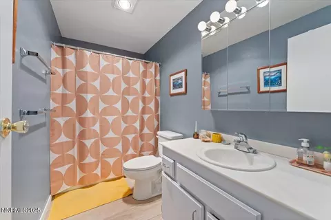 Bath - 3040 Chavez Dr, Reno, NV 89502 photo 2 of 2