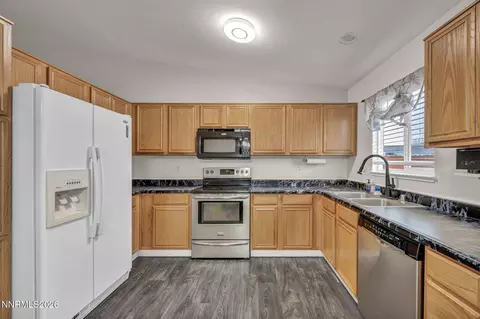 Kitchen - 18248 Silverleaf Ct, Reno, NV 89508 photo 3 of 3