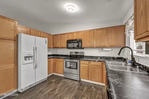 Kitchen - 18248 Silverleaf Ct, Reno, NV 89508 photo 2 of 3