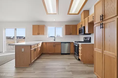 Kitchen - 4468 Hawk Dr, Fallon, NV 89406 photo 2 of 2