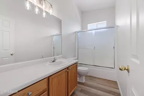 Bath - 4468 Hawk Dr, Fallon, NV 89406 photo 2 of 2