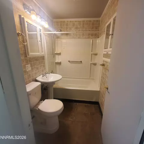 Bath - 341 Baker St, Hawthorne, NV 89415 photo 1 of 3