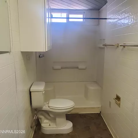 Bath - 341 Baker St, Hawthorne, NV 89415 photo 2 of 3