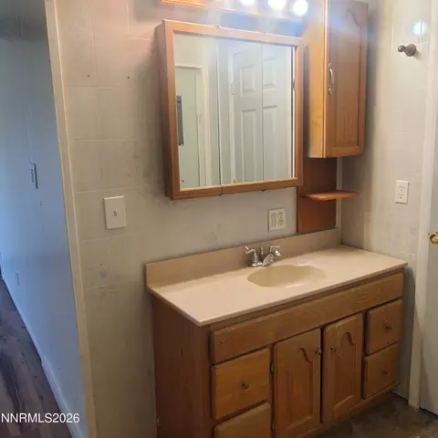 Bath - 341 Baker St, Hawthorne, NV 89415 photo 3 of 3