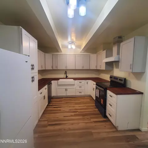 Kitchen - 341 Baker St, Hawthorne, NV 89415 photo 1 of 3