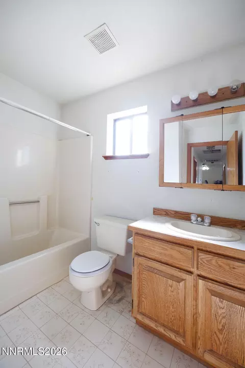 Bath - 540 Michael Dr, Fallon, NV 89406 photo 1 of 2