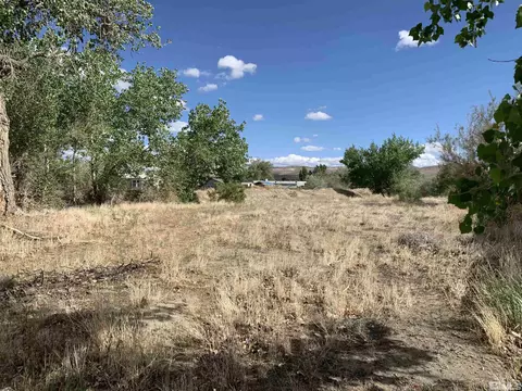 698 Jennys Ln, Fernley, NV 89408
