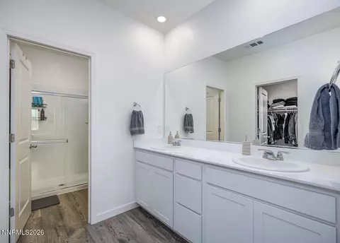 Bath - 1049 Tamarack Ct, Fallon, NV 89406 photo 2 of 2