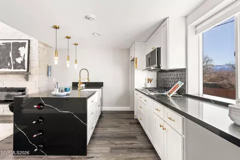Kitchen - 14675 Chamy Dr, Reno, NV 89521 photo 8 of 11