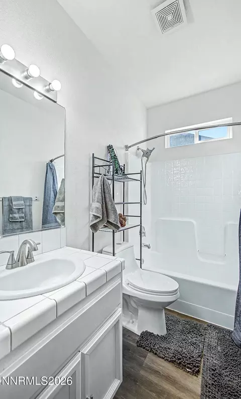 Bath - 1284 Eider Cir, Fallon, NV 89406 photo 1 of 3