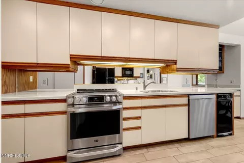 Kitchen - 100 Moore Ln, Reno, NV 89509 photo 4 of 5