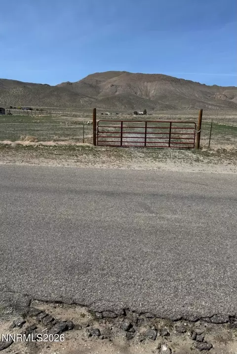 31 Locust Dr, Yerington, NV 89447