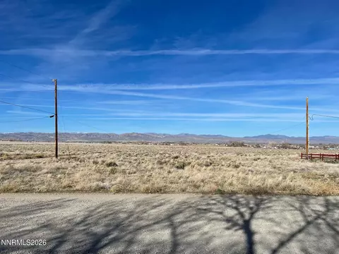 17 Overland St, Yerington, NV 89447