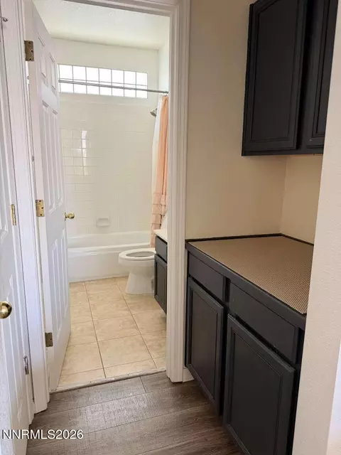 Bath - 4695 Hampton Ln, Reno, NV 89519 photo 3 of 3