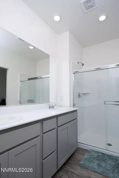 Bath - 1135 Tamarack Dr, Fallon, NV 89406 photo 2 of 2