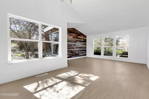 Living - 40 Eagle Claw Ct, Reno, NV 89523 photo 4 of 10