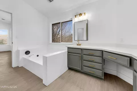 Bath - 40 Eagle Claw Ct, Reno, NV 89523 photo 2 of 5