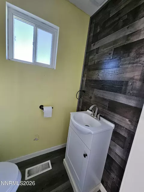 Bath - 215 Ruby St, Fernley, NV 89408 photo 1 of 6