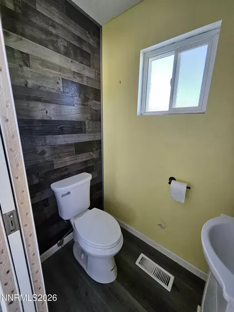 Bath - 215 Ruby St, Fernley, NV 89408 photo 2 of 6