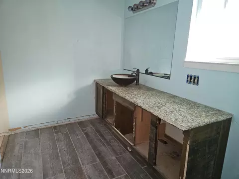 Bath - 215 Ruby St, Fernley, NV 89408 photo 4 of 6