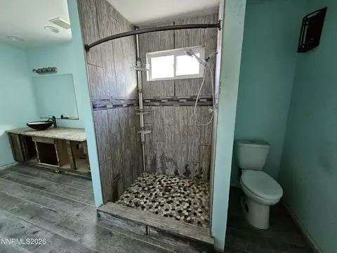 Bath - 215 Ruby St, Fernley, NV 89408 photo 5 of 6