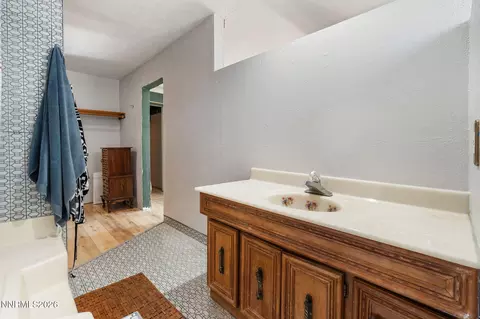 Bath - 21845 Adobe Rd, Reno, NV 89521 photo 3 of 6