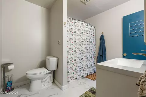 Bath - 21845 Adobe Rd, Reno, NV 89521 photo 4 of 6