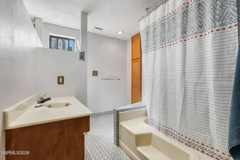 Bath - 21845 Adobe Rd, Reno, NV 89521 photo 2 of 6