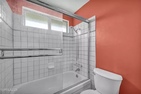 Bath - 3035 Everett Dr, Reno, NV 89503 photo 5 of 8