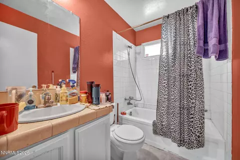 Bath - 3035 Everett Dr, Reno, NV 89503 photo 2 of 8