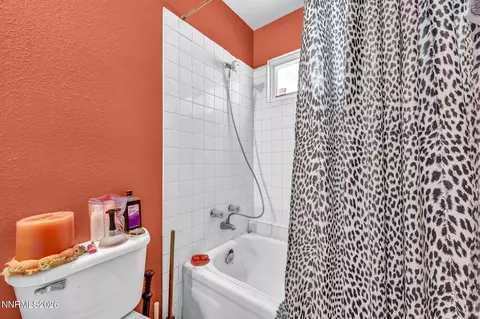 Bath - 3035 Everett Dr, Reno, NV 89503 photo 1 of 8