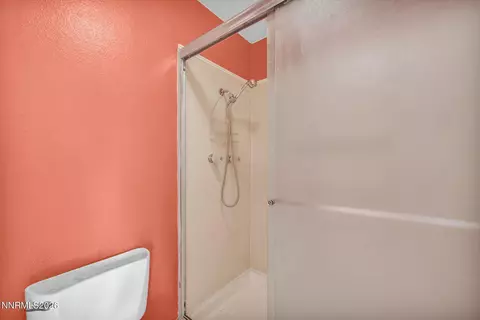 Bath - 3035 Everett Dr, Reno, NV 89503 photo 7 of 8
