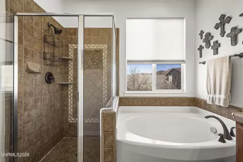 Bath - 421 Alysheba Ct, Reno, NV 89521 photo 2 of 4