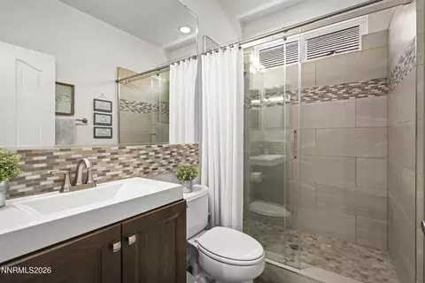 Bath - 421 Alysheba Ct, Reno, NV 89521 photo 4 of 4