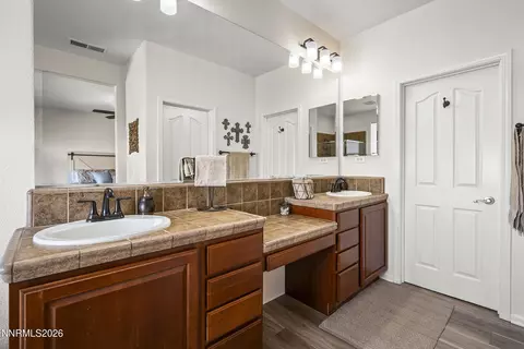 Bath - 421 Alysheba Ct, Reno, NV 89521 photo 1 of 4