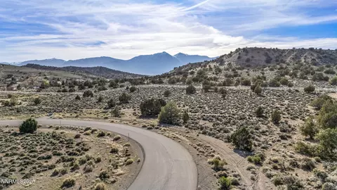 1374 Hunters Point Dr, Gardnerville, NV 89410