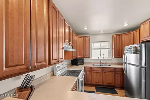 Kitchen - 794 Karry Way, Fallon, NV 89406 photo 2 of 2