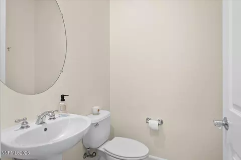 Bath - 10145 Burghley Ct, Reno, NV 89521 photo 3 of 5