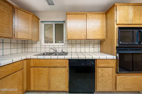 Kitchen - 2685 Everett Dr, Reno, NV 89503 photo 5 of 6