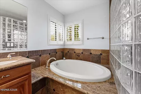 Bath - 1840 Berkeley Dr, Reno, NV 89509 photo 8 of 9