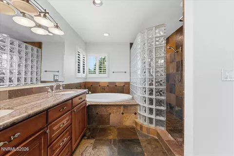 Bath - 1840 Berkeley Dr, Reno, NV 89509 photo 2 of 9