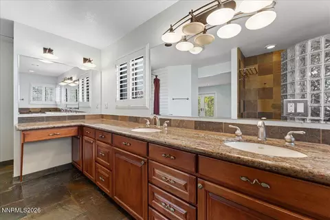 Bath - 1840 Berkeley Dr, Reno, NV 89509 photo 4 of 9