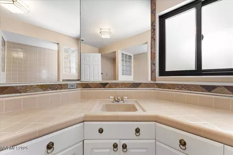 Bath - 1840 Berkeley Dr, Reno, NV 89509 photo 6 of 9