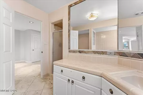 Bath - 1840 Berkeley Dr, Reno, NV 89509 photo 7 of 9