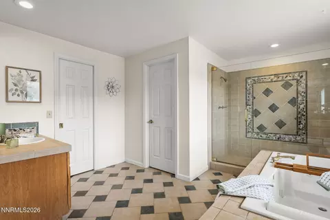 Bath - 3575 Ashfork Dr, Reno, NV 89509 photo 3 of 7