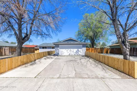 832 E Greenbrae Dr, Sparks, NV 89434