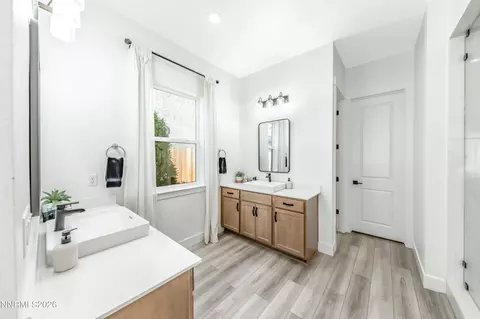 Bath - 2976 Ruby Desert Dr, Reno, NV 89521 photo 1 of 8