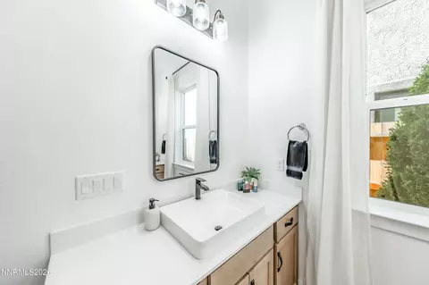 Bath - 2976 Ruby Desert Dr, Reno, NV 89521 photo 2 of 8